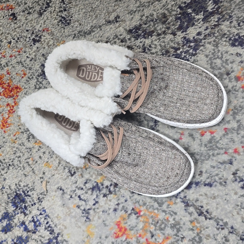 Womens Hey Dudes size 9